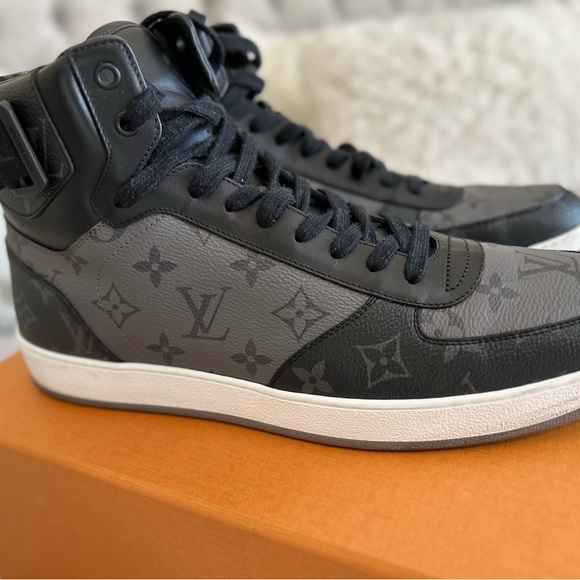 Men’s Blk Louis Vuitton shoes - Picture 2 of 3